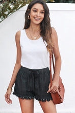 Load image into Gallery viewer, Black Pocketed Frayed Shorts

