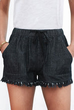 Load image into Gallery viewer, Black Pocketed Frayed Shorts
